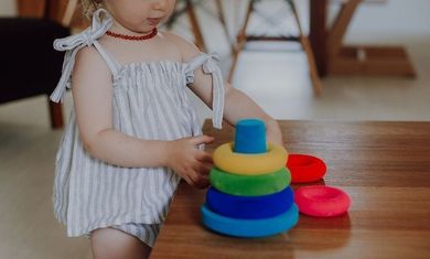 Rubbabu, układanka edukacyjno-sensoryczna, piramida z piłką