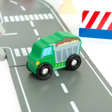 Smiki, Miasto, drewniany tor samochodowy