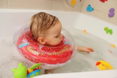 Baby Swimmer, dmuchany kołnierz do pływania z grzechotką, okrągły, 6-36 kg