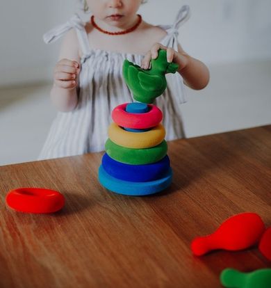 Rubbabu, układanka edukacyjno-sensoryczna, piramida z piłką