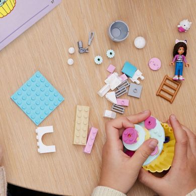 LEGO, Koci Domek Gabi, Pieczenie tortu z Łakotkiem, 10785