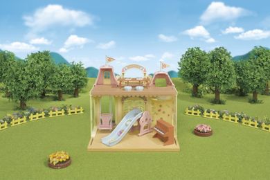 Sylvanian Families, Przedszkole zamkowe, zestaw prezentowy z figurkami i akcesoriami, 5670