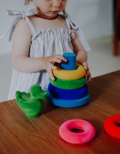 Rubbabu, układanka edukacyjno-sensoryczna, piramida z piłką