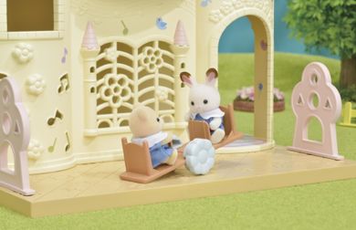 Sylvanian Families, Przedszkole zamkowe, zestaw prezentowy z figurkami i akcesoriami, 5670