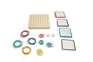 BS Toys, Geoplan, drewniana tablica manipulacyjna, gumki