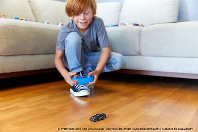 Hot Wheels, Nissan GTR 1:64, pojazd zdalnie sterowany