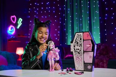 Monster High, Straszysekrety, Draculaura - seria błyszcząca, lalka z akcesoriami
