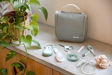 Beaba, kosmetyczka z akcesoriami do pielęgnacji niemowląt, sage green