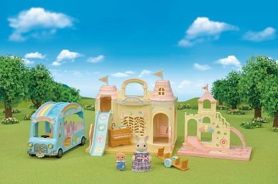 Sylvanian Families, Przedszkole zamkowe, zestaw prezentowy z figurkami i akcesoriami, 5670