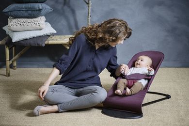BabyBjörn, Balance Soft, leżaczek, bordowy