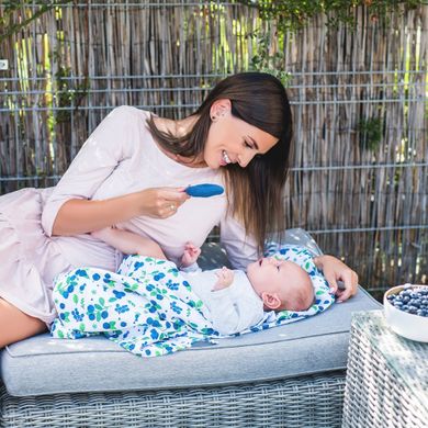 BabyOno, otulacz bambusowy z grzechotką, blueberry