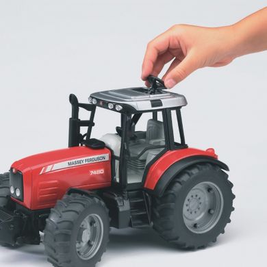 Bruder, Traktor Massey Ferguson 8240