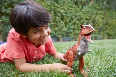 Jurassic World, Karnotaur Mega Atak, figurka