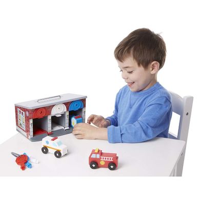 Melissa & Doug, garaż z trzema samochodami ratunkowymi i kluczami