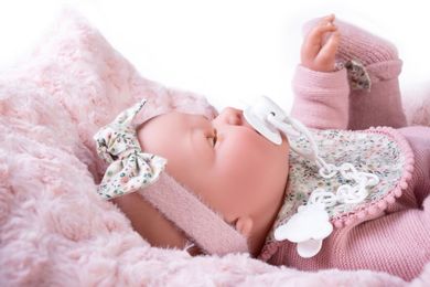 Munecas Antonio Juan, Mia, sikająca lalka bobas, z butelką i poduszką