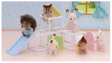Sylvanian Families, plac zabaw ze zjeżdżalnią, 5025