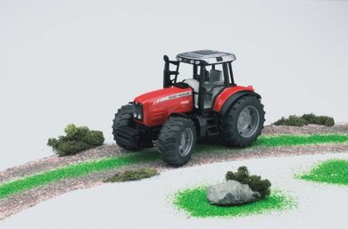 Bruder, Traktor Massey Ferguson 8240