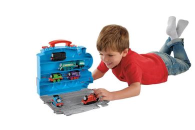 Fisher-Price, Tomek i Przyjaciele, Kolejowa walizeczka, zestaw 2w1