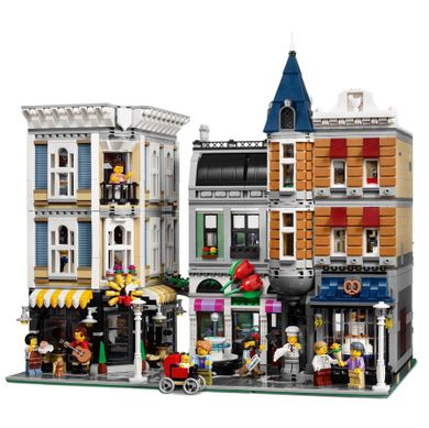 LEGO Creator Expert, Plac zgromadzeń, 10255