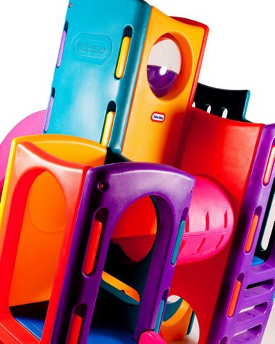 Little Tikes, Ogromny plac zabaw