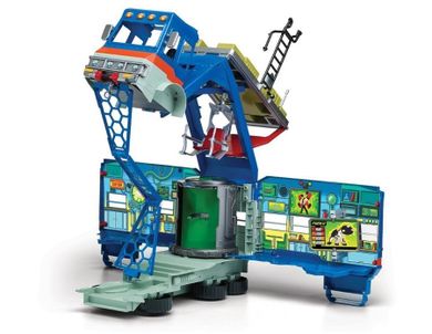 Ben 10, Gruchot, Kosmiczne Centrum Dowodzenia, transformujący pojazd, kamper