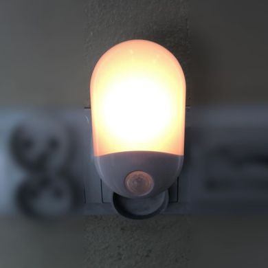 Bezprzewodowa lampka LED z czujnikiem ruchu i zmierzchu