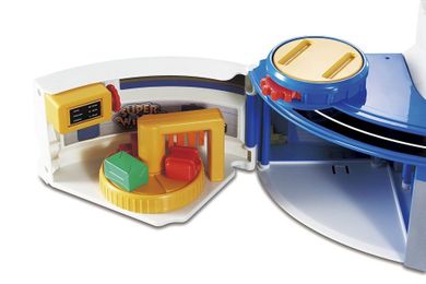 Cobi, Super Wings, Światowe lotnisko Jetta i Donnie