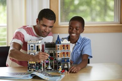 LEGO Creator Expert, Plac zgromadzeń, 10255