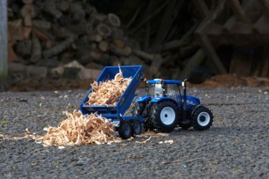 Tomy, Britains, Traktor New Holand T6 z przyczepą, pojazd