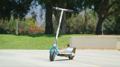 Razor, hulajnoga elektryczna, E300, 8,5", 24 km/h, niebieska