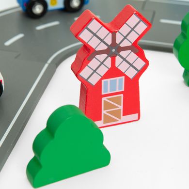 Smiki, Miasto, drewniany tor samochodowy