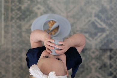 EZPZ, Tiny Spoon, silikonowa łyżeczka 2 szt. pastelowa szarość