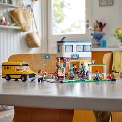 LEGO City, Dzień w szkole, 60329
