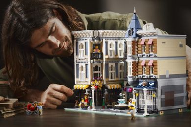 LEGO Creator Expert, Plac zgromadzeń, 10255