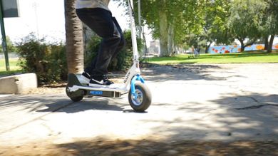 Razor, hulajnoga elektryczna, E300, 8,5", 24 km/h, niebieska