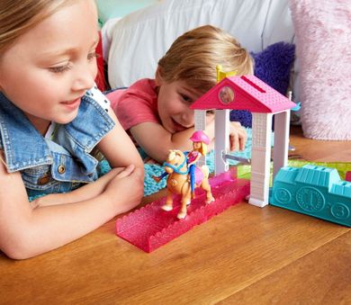 Barbie, On the Go, Wyścig kucyków, zestaw z kucykiem i lalką