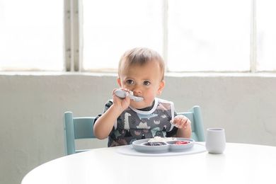 EZPZ, Tiny Spoon, silikonowa łyżeczka 2 szt. pastelowa szarość