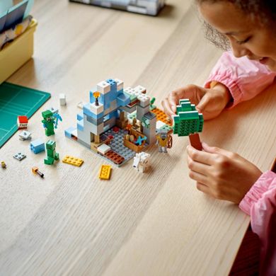 LEGO Minecraft, Ośnieżone szczyty, 21243
