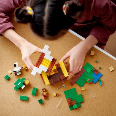 LEGO Minecraft, Pszczeli ul, 21241