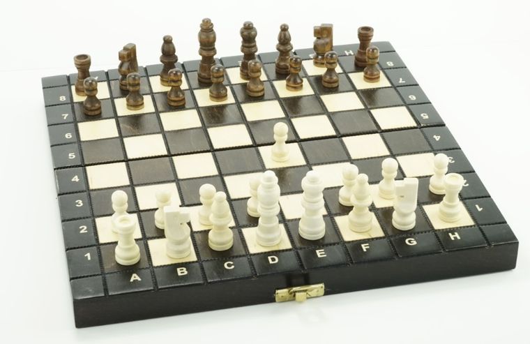 Abino, drewniane szachy, gra logiczna