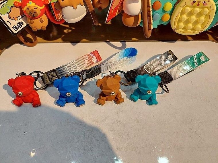 Adar, brelok z zawieszką, miś