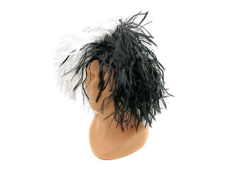 Adar, peruka, czarno-biała
