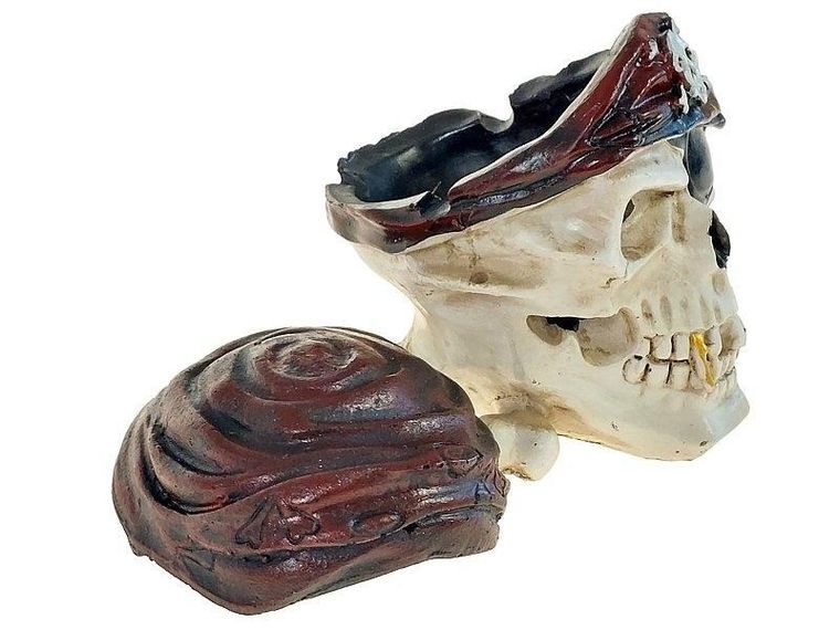 Adar, szkatułka, czaszka pirata