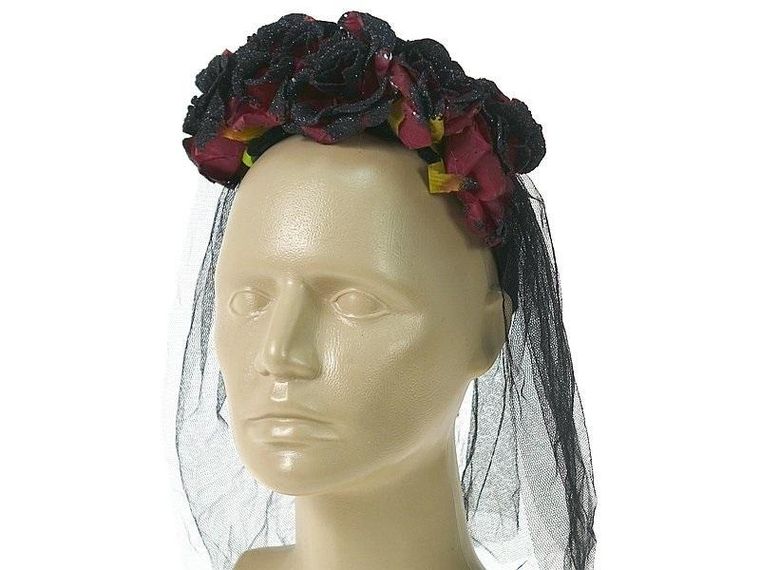 Adar, wianek kwiatowy z welonem