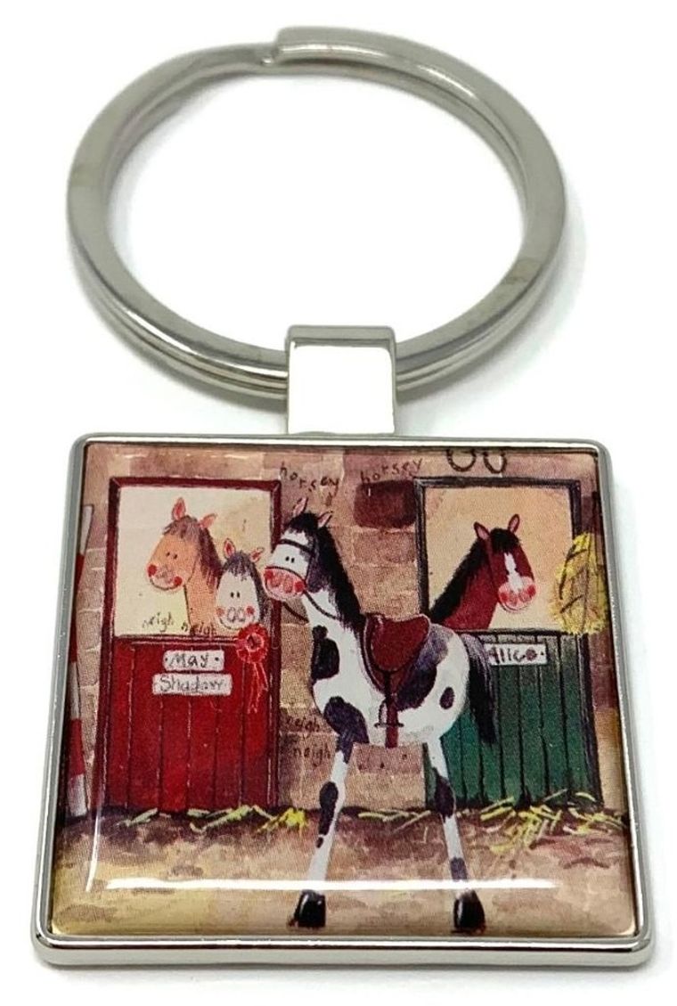 Alex Clark, brelok do kluczy, konie w stajni