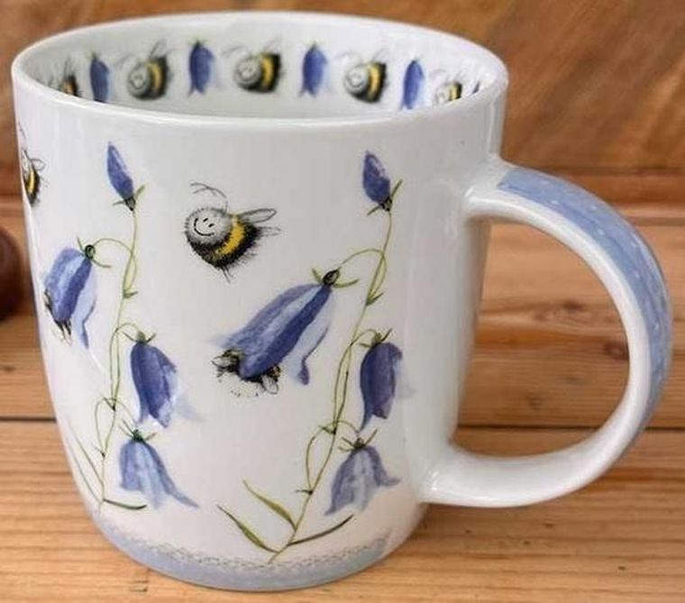 Alex Clark, kubek, Pszczoły i dzwonki