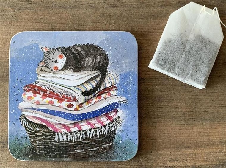 Alex, podkładka pod kubek, Kot na koszu z praniem