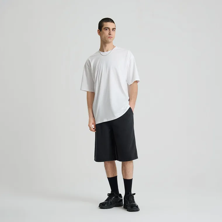 Biała koszulka basic o kroju relaxed NOWEAR