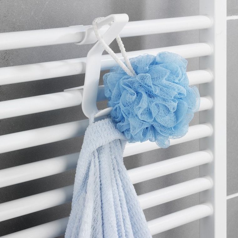 Biały haczyk flexi, wieszak na grzejnik żeberkowy