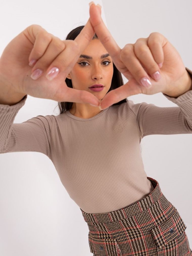 Bluzka damska z długim rękawem, prążkowana, beżowa, Basic Feel Good